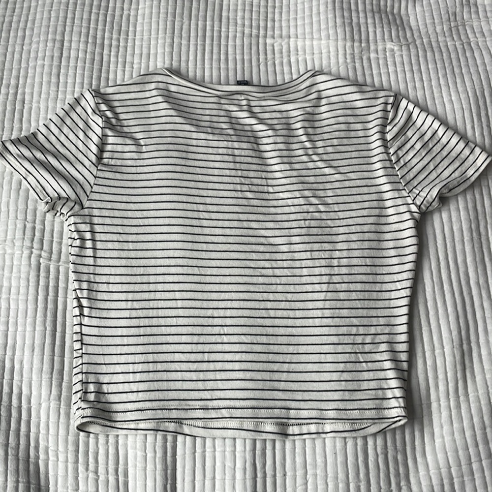 Lulu’s Cropped T - Picture 3 of 3